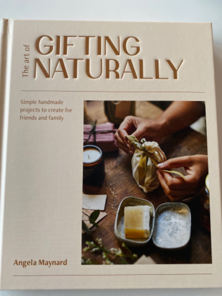 The Art of Gifting Naturally