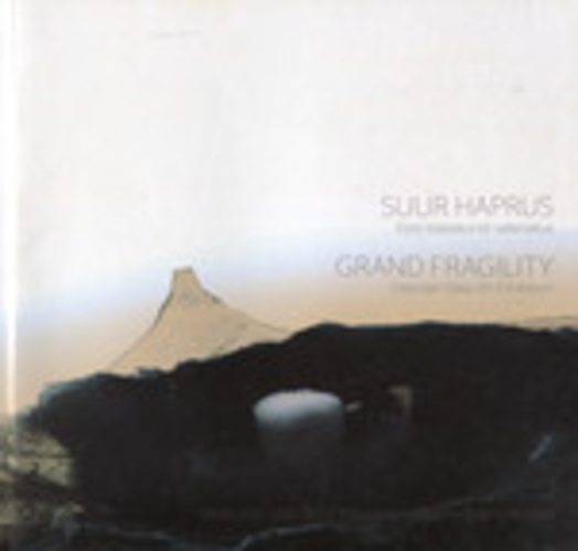 Suur haprus. Eesti klaasikunsti valiknäitus. Estonian glass art exhibition