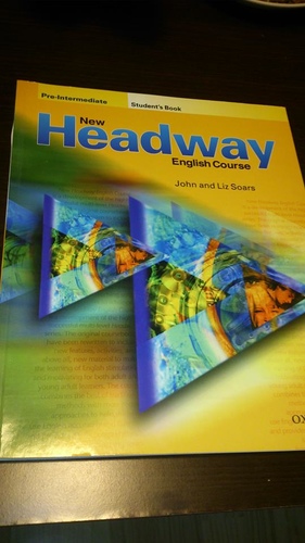 New Headway English Course Pre-Intermediate Student's Book