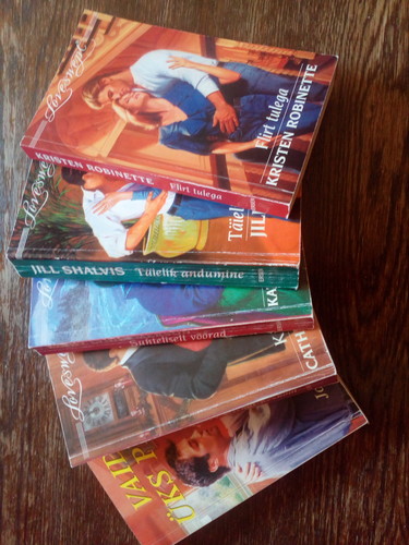 Viis raamatut sarjast Armastusromaanid