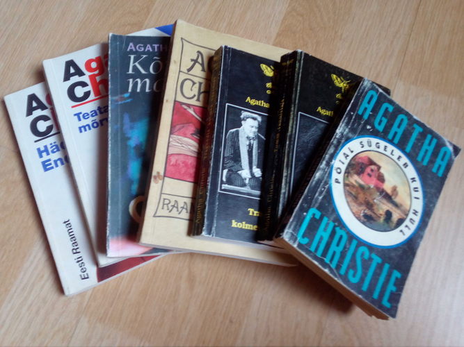 4 Agatha Christie raamatut.
