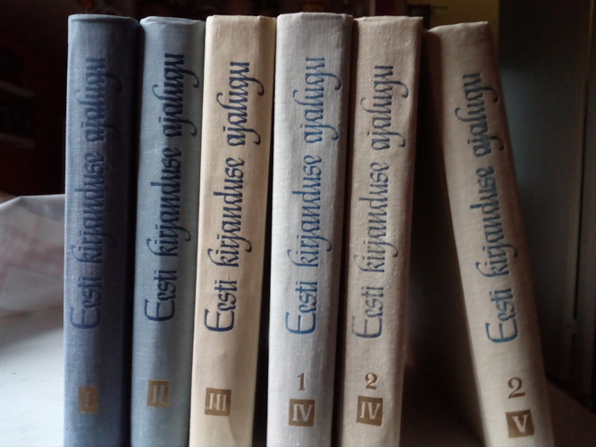 Eesti kirjanduse ajaloo viis raamatut