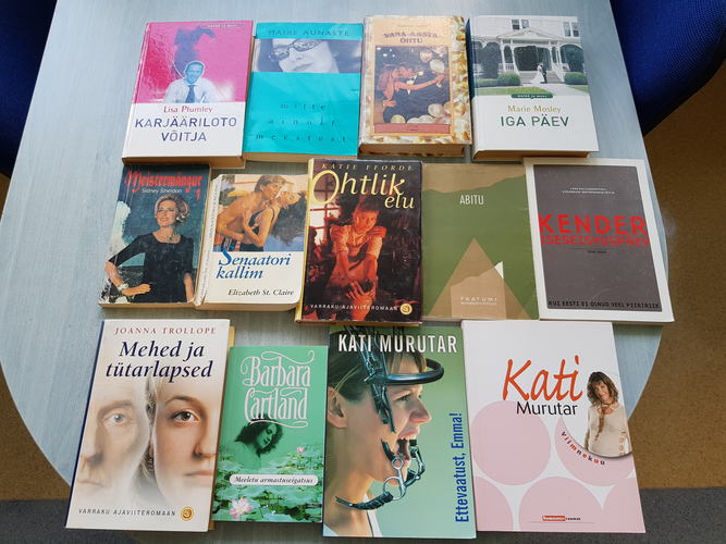 Komplekt erinevaid raamatuid