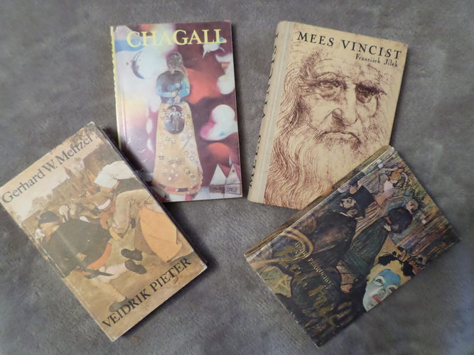 4 kunstiraamatut
