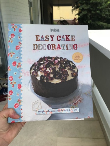 Easy cake decorating