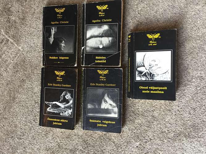 Öölase sarjast viis raamatut korraga