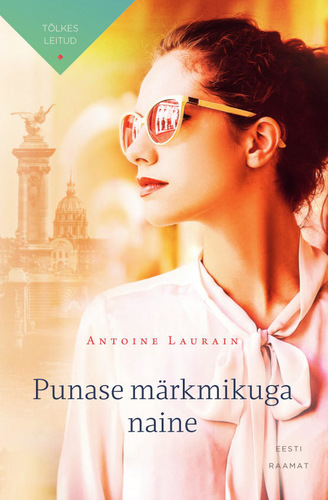 Punase märkmikuga naine