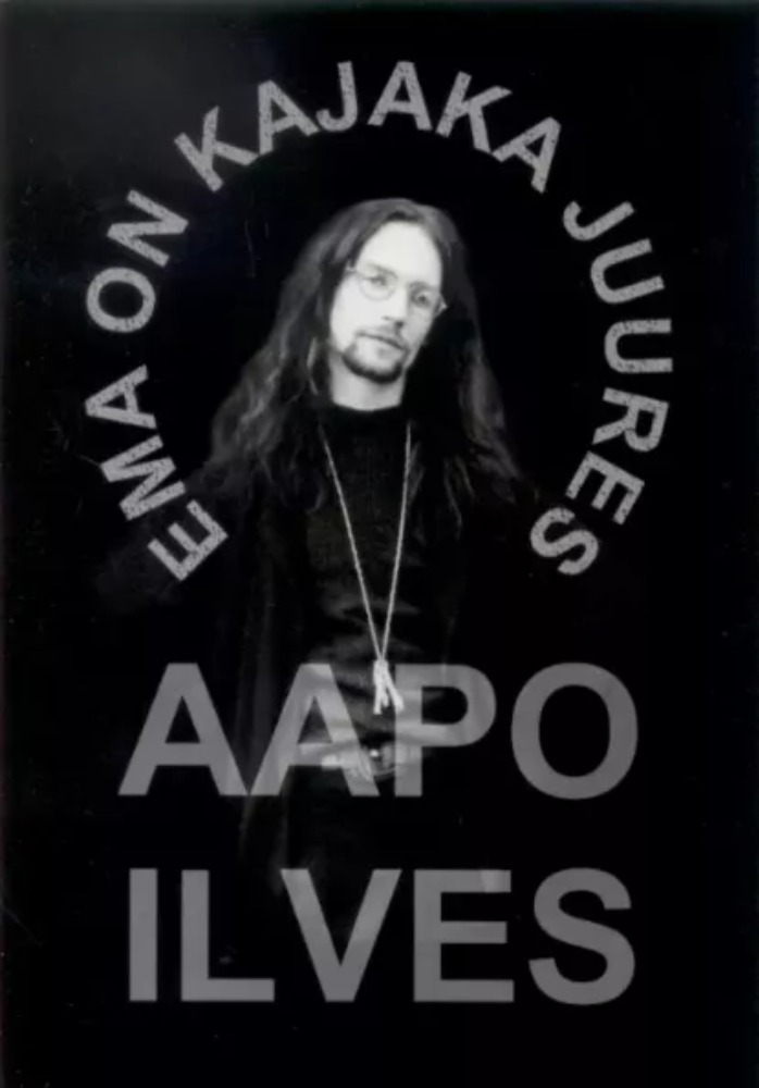 Ema on kajaka juures