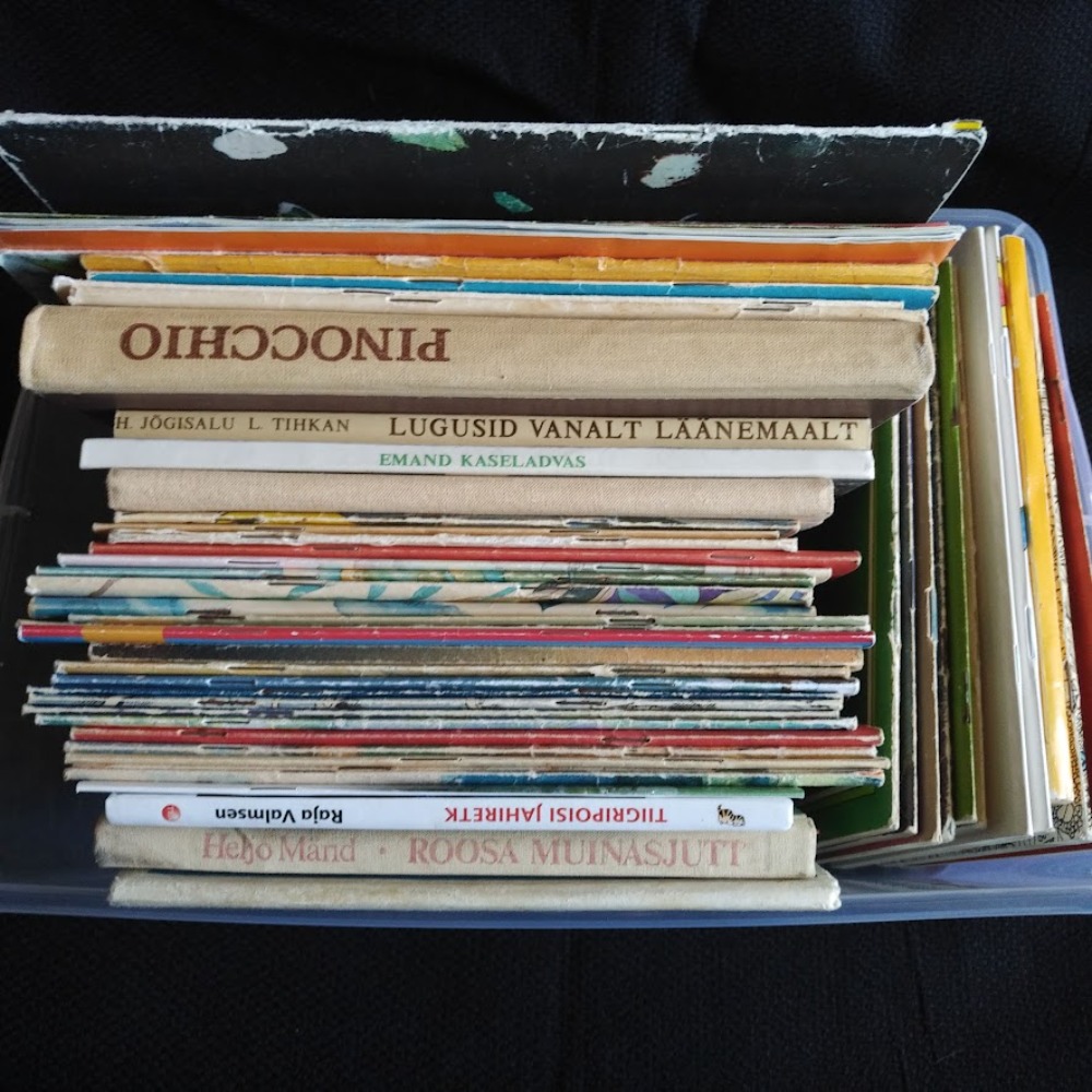 Kastitäis lasteraamatuid