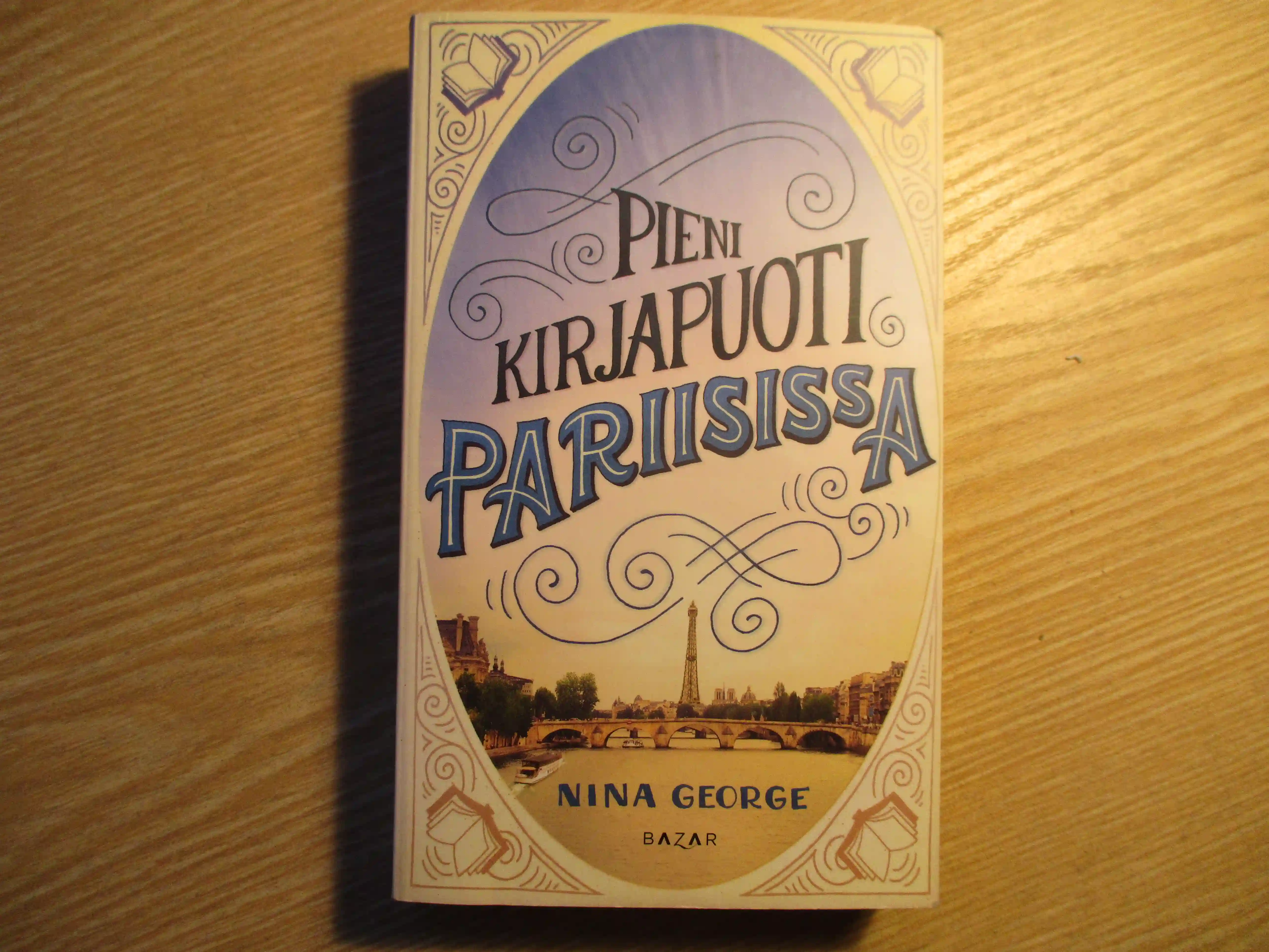 Pieni kirjapuoti Pariisissa